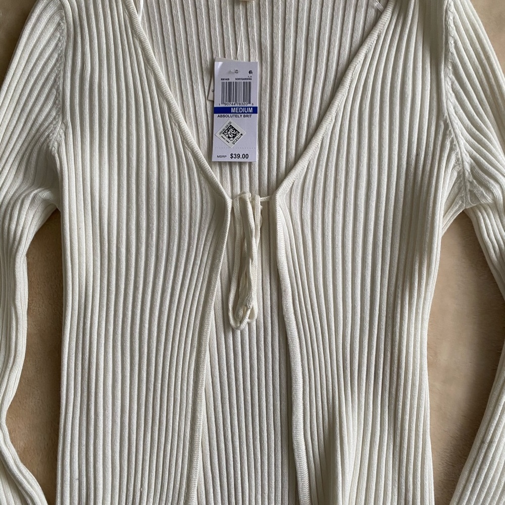 White top - Picture 3 of 4